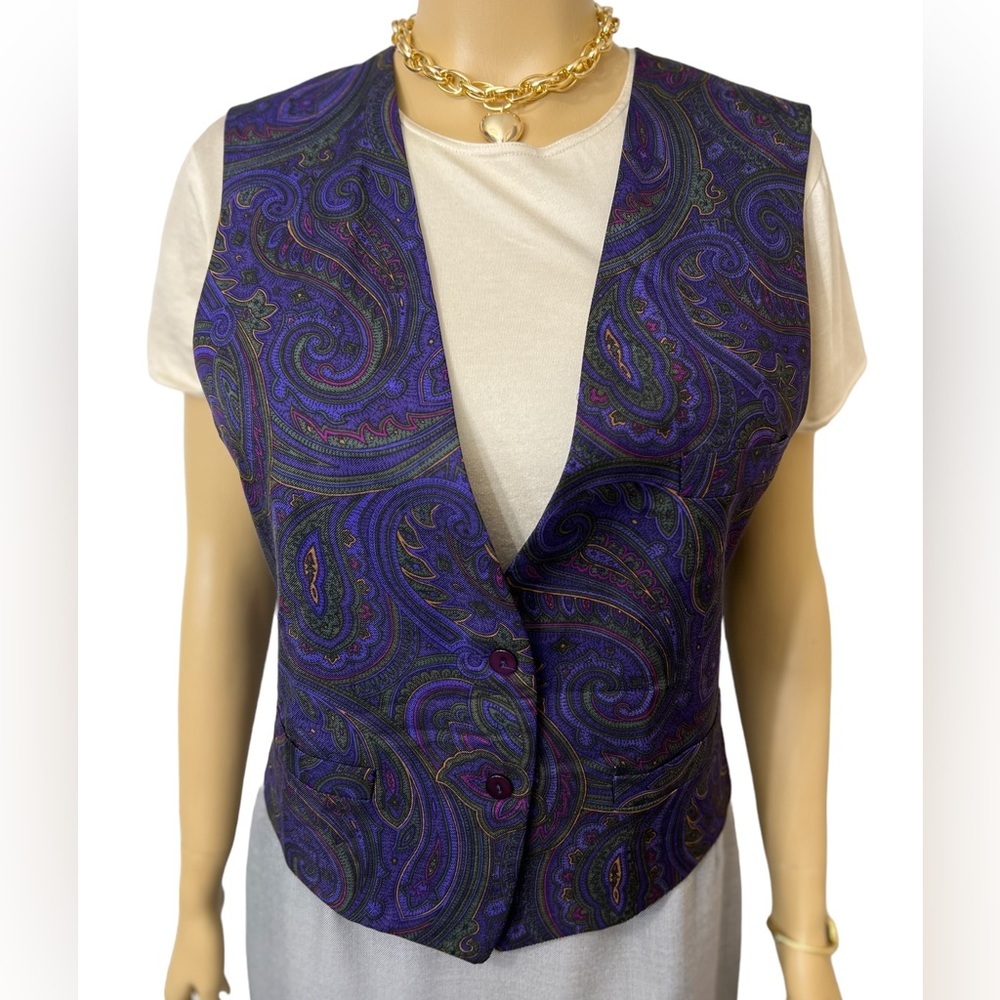 Ellen Tracy Purple Paisley Vest Size 8 Two Button Closure & A Silk Strap☑️